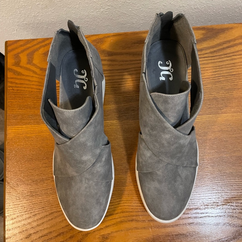 Women’s Shoes